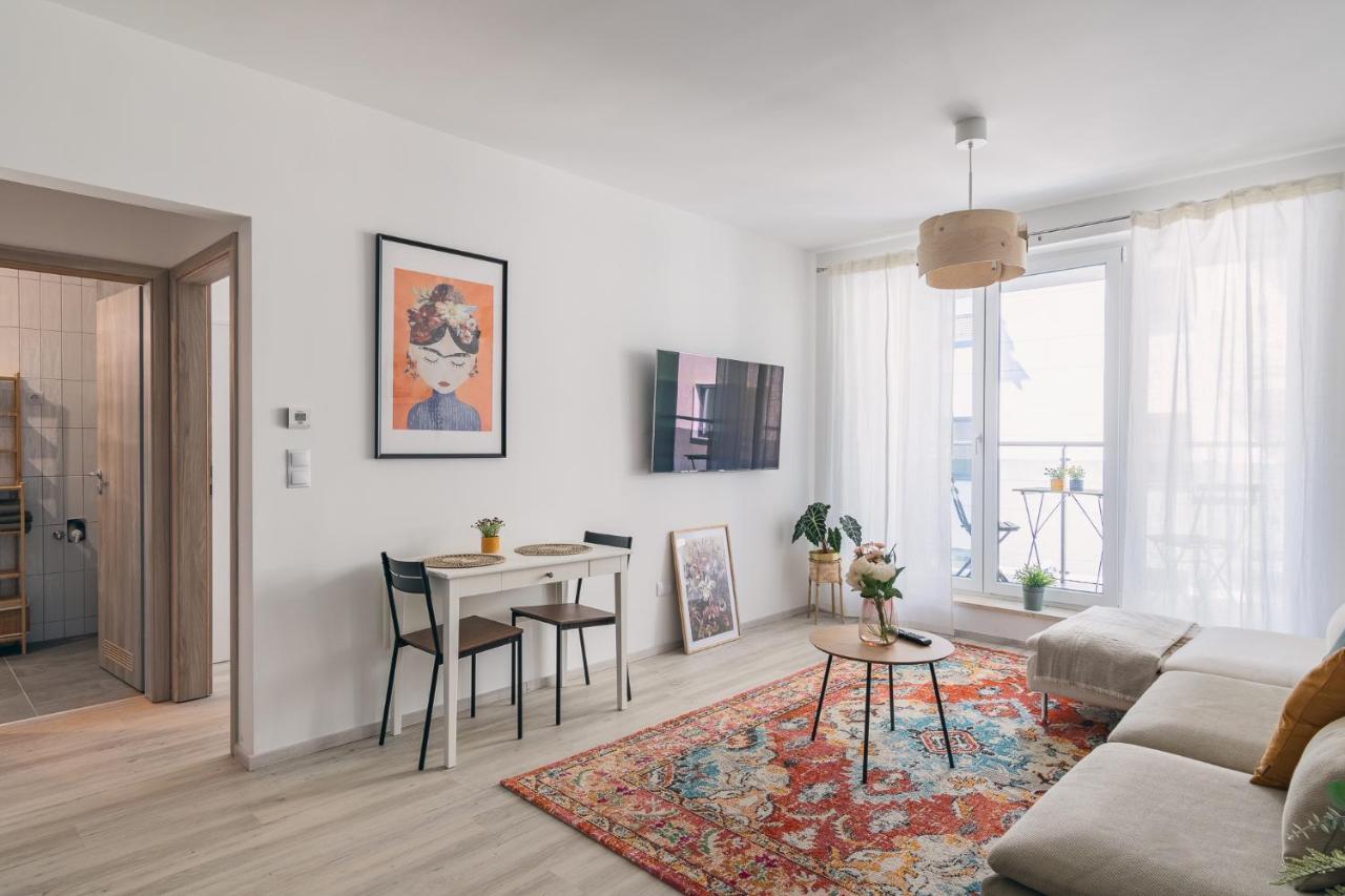 Corvin Apartment With Balcony And Ac — Photos 1
