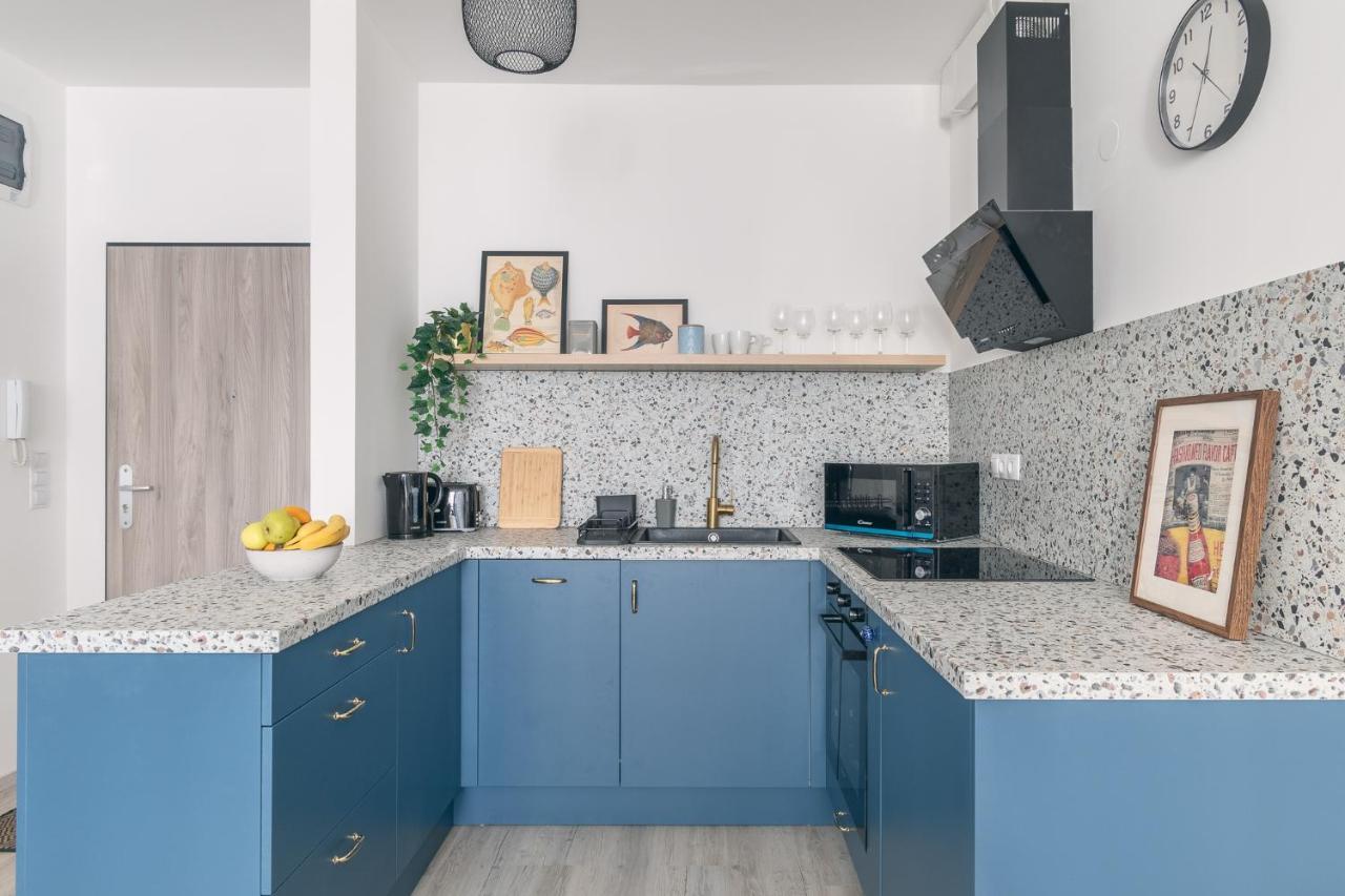 Corvin Apartment With Balcony And Ac — Photos 3