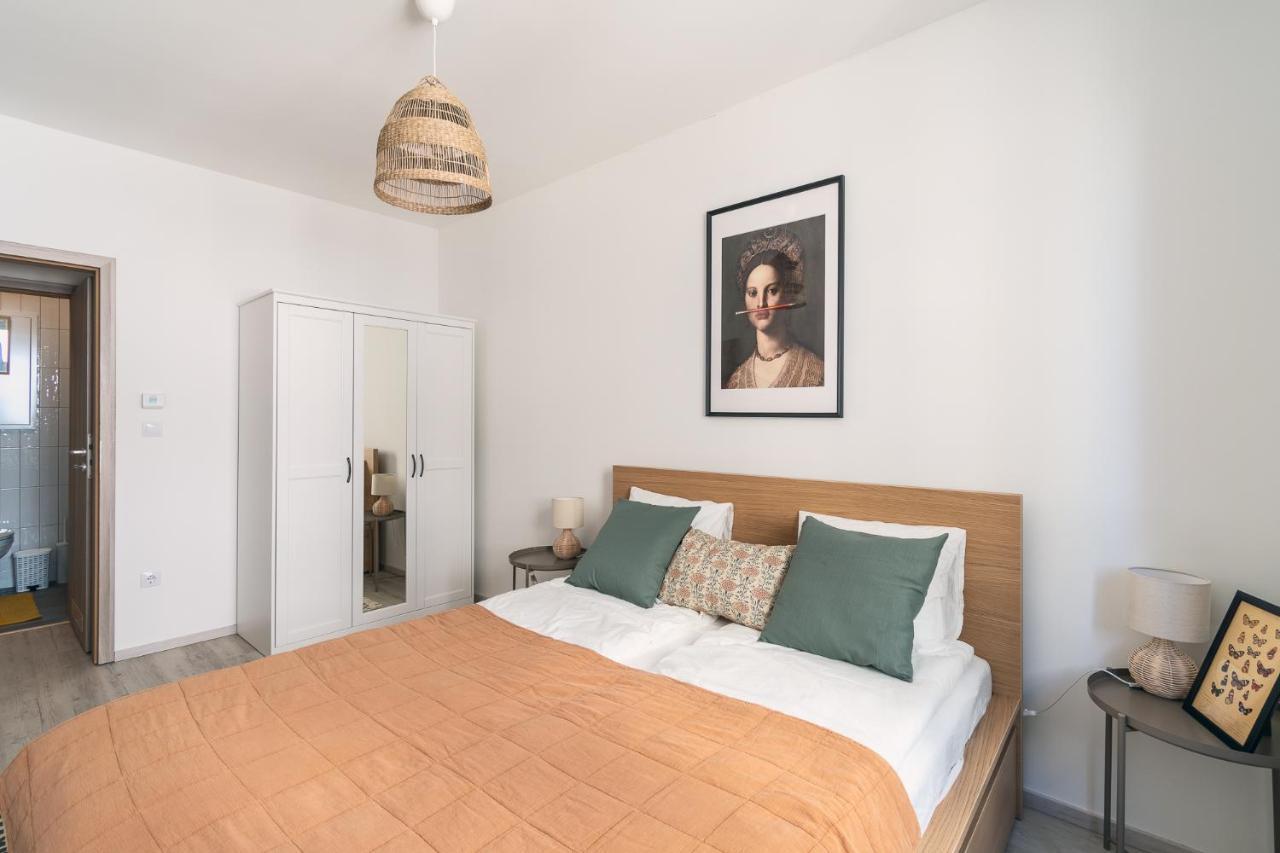 Corvin Apartment With Balcony And Ac — Photos 2